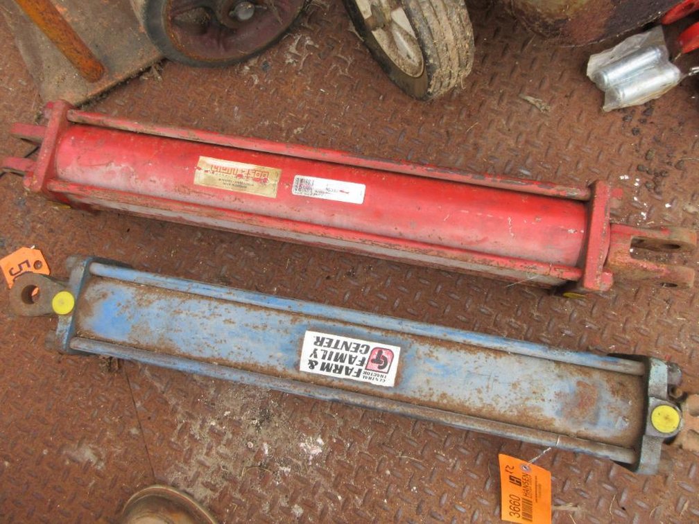 (2) Hydraulic Cylinders