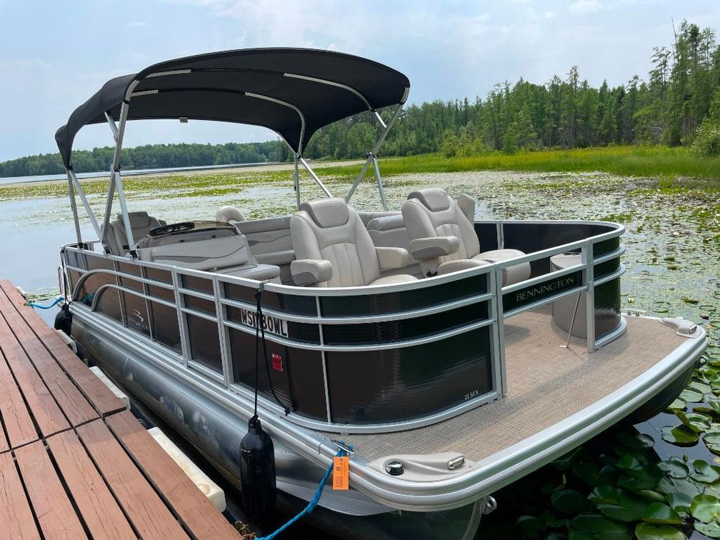 2018 Bennington SX21 21' Pontoon with Mercury Pro XS115 HP Outboard Motor, (Has WI Title)