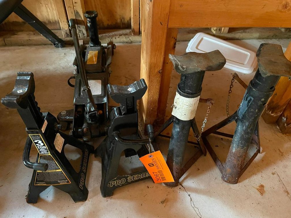 Floor Jack and (4) Jack Stands