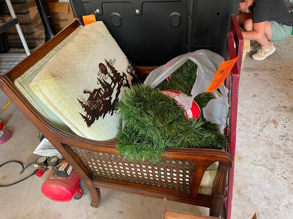 Chair and Misc. D�cor