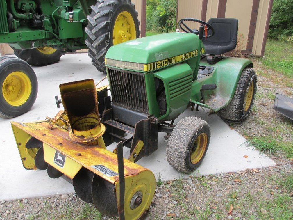 John Deere 210 Lawn Tractor