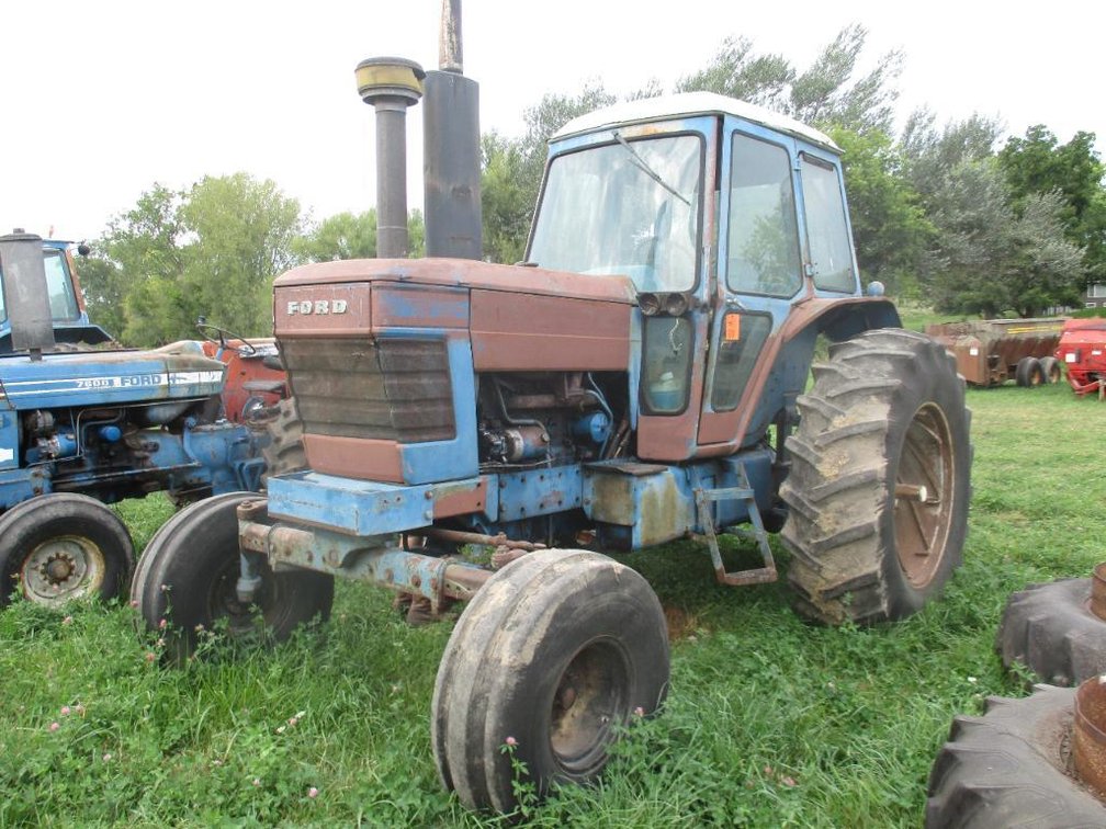 Ford Dual Power 9700 Tractor