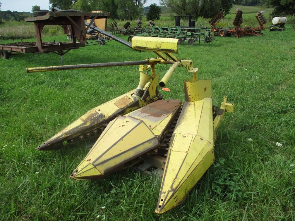 New Holland Model 824 2 Row Corn Head
