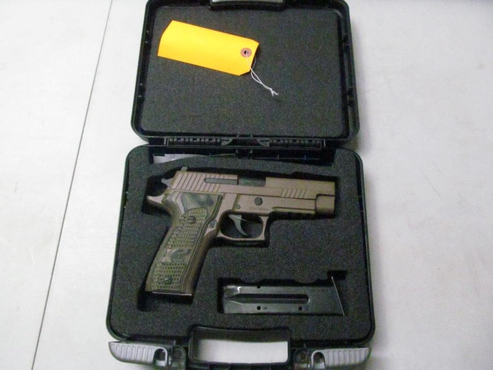 Sig Sauer P226, 9mm Luger Semi-Auto Pistol