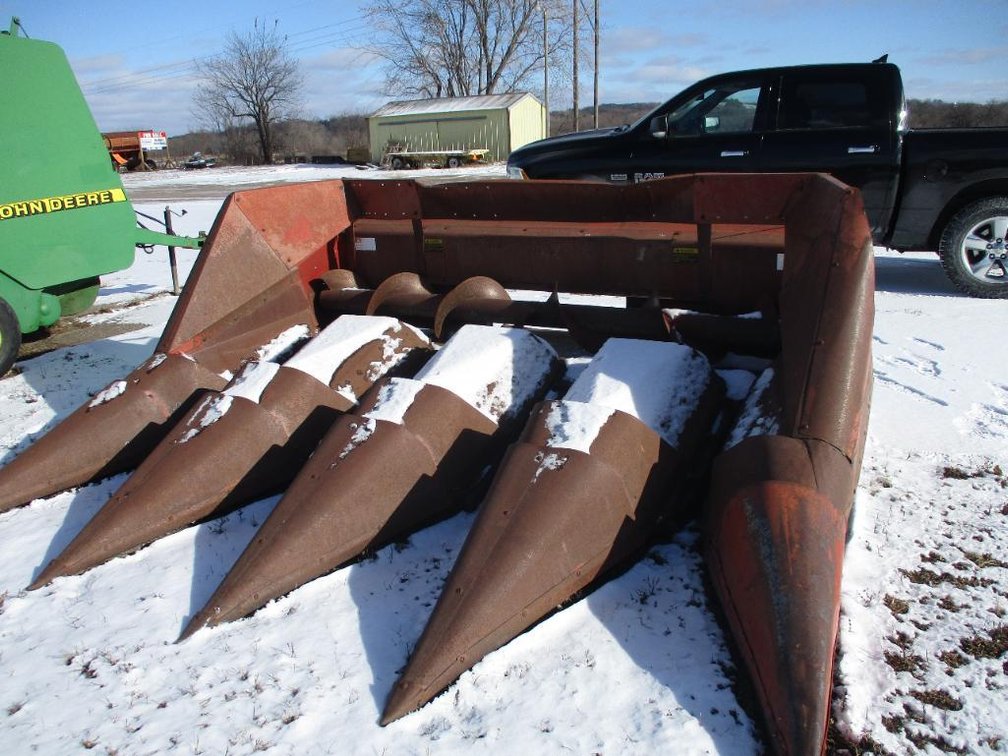 International 844 Corn Head