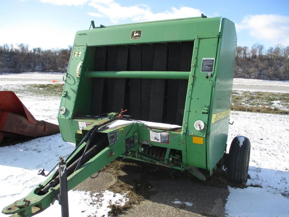 John Deere 546 Round Baler