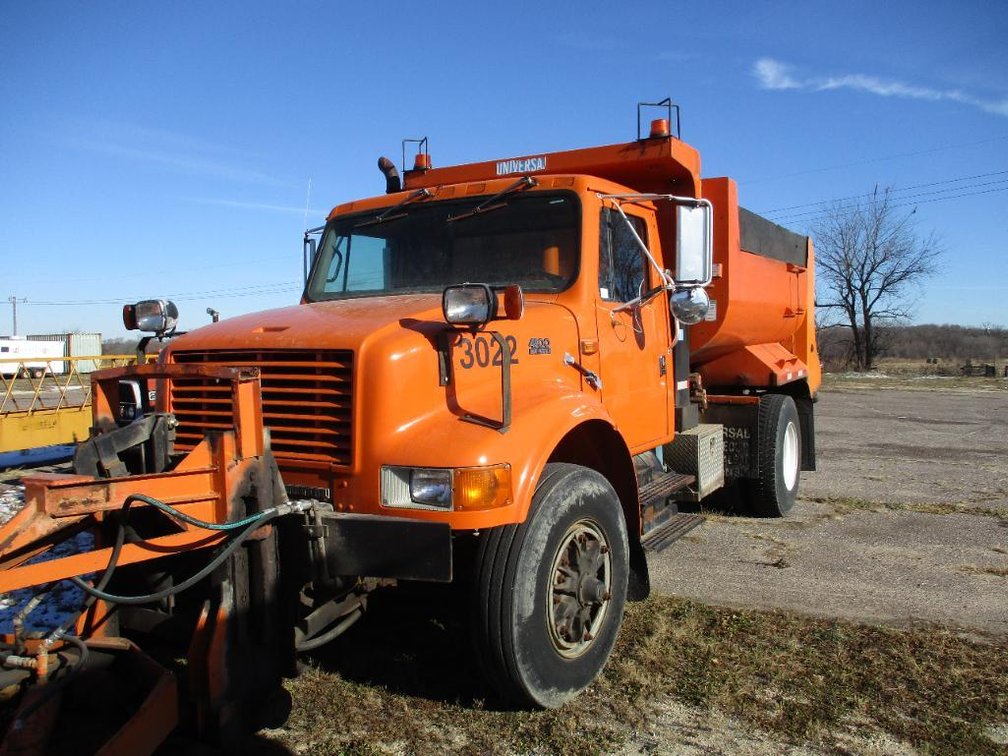 1999 International 4900 DT 466E Snow Plow Truck (Delayed TX Title)