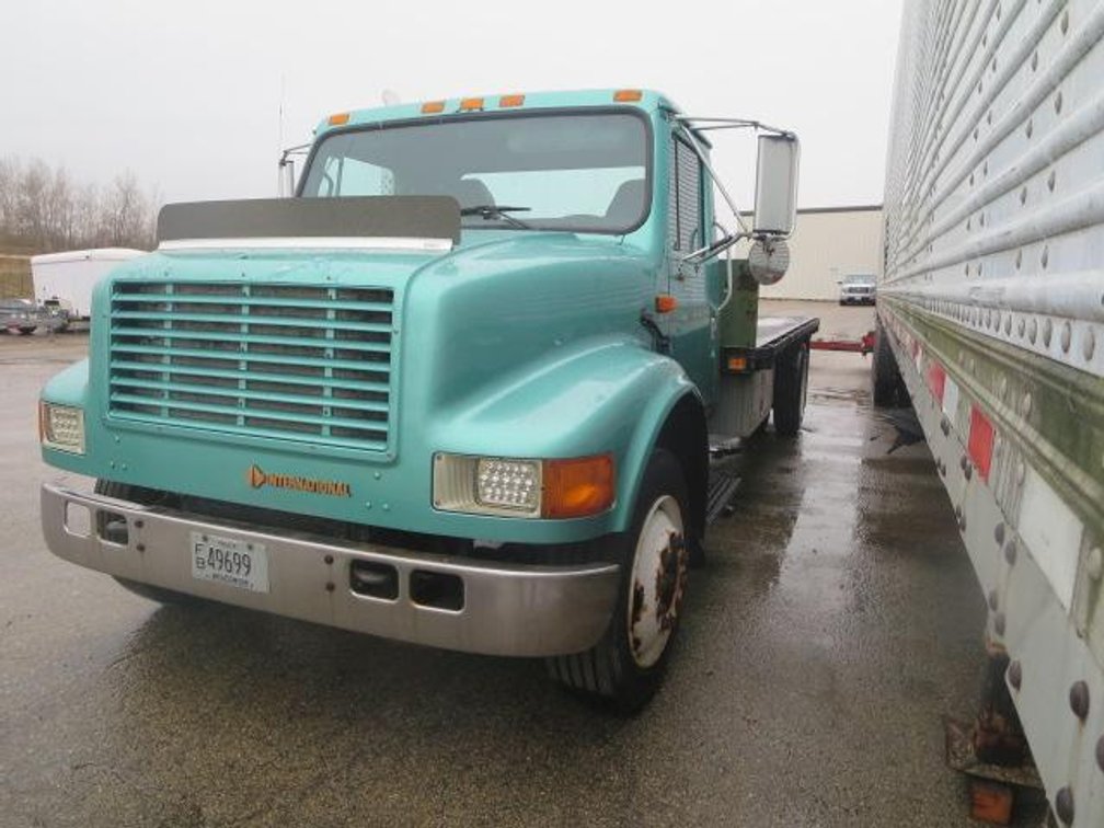 1993 International 4300 Flat Bed Truck (Has WI Title) (OF)
