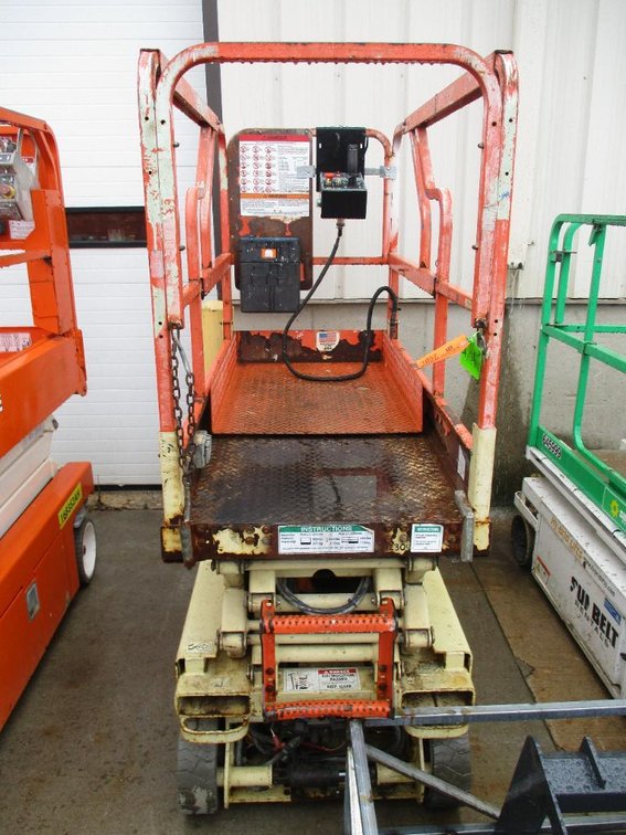 JLG 19 Foot Scissor Lift (O2)