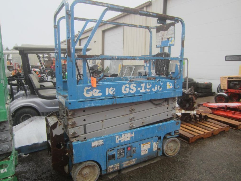 2013 Genie 1930 Scissor Lift (O4)