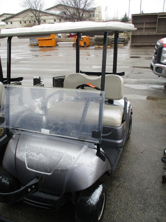 Yamaha Golf Cart (O4)