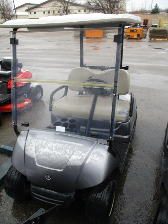 Yamaha Golf Cart (O4)