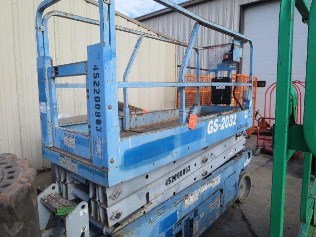 20' Genie Scissor Lift (O2)