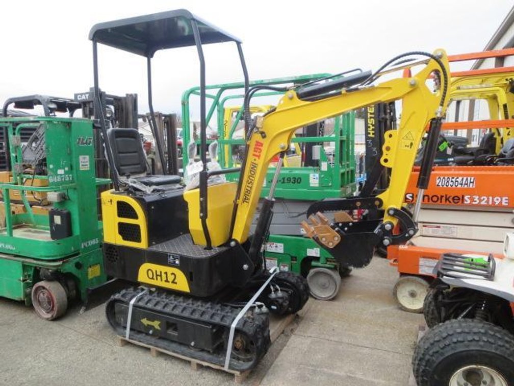 New AGT Mini Excavator (O12)
