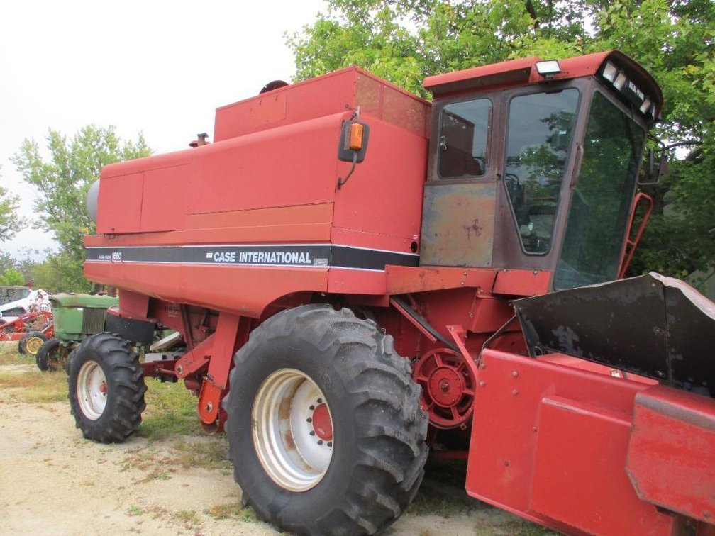 Case IH 1660 Axial Flow Combine