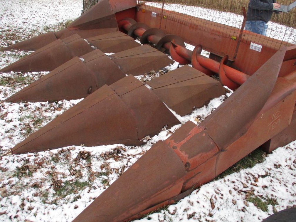 International Model 844 Corn Head