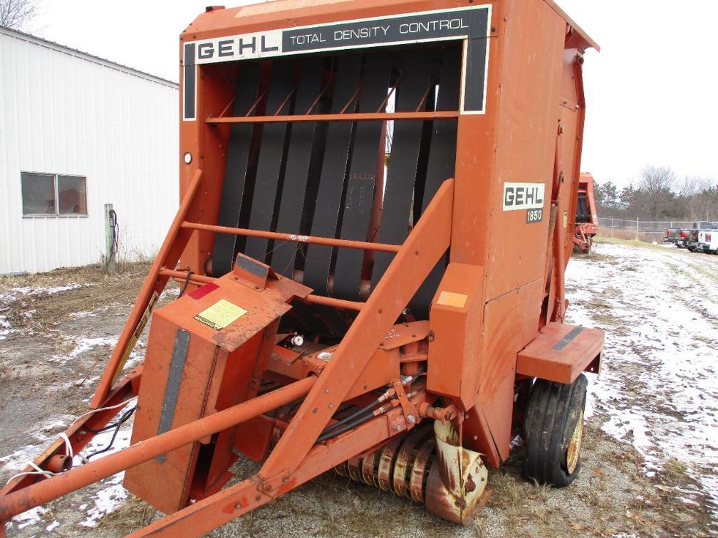 Gehl Model 1850 Round Baler