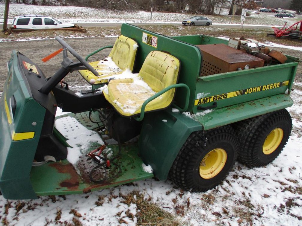 John Deere AMT 626 Cart