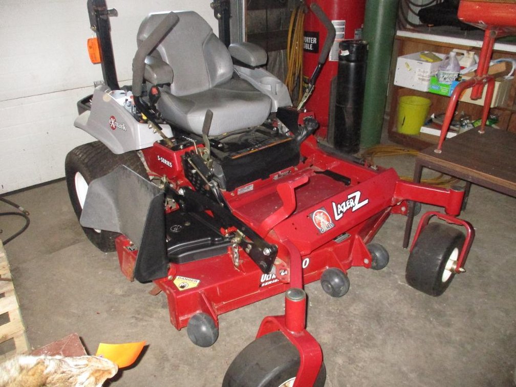 EXmark S-Series Zero Turn Lawn Mower