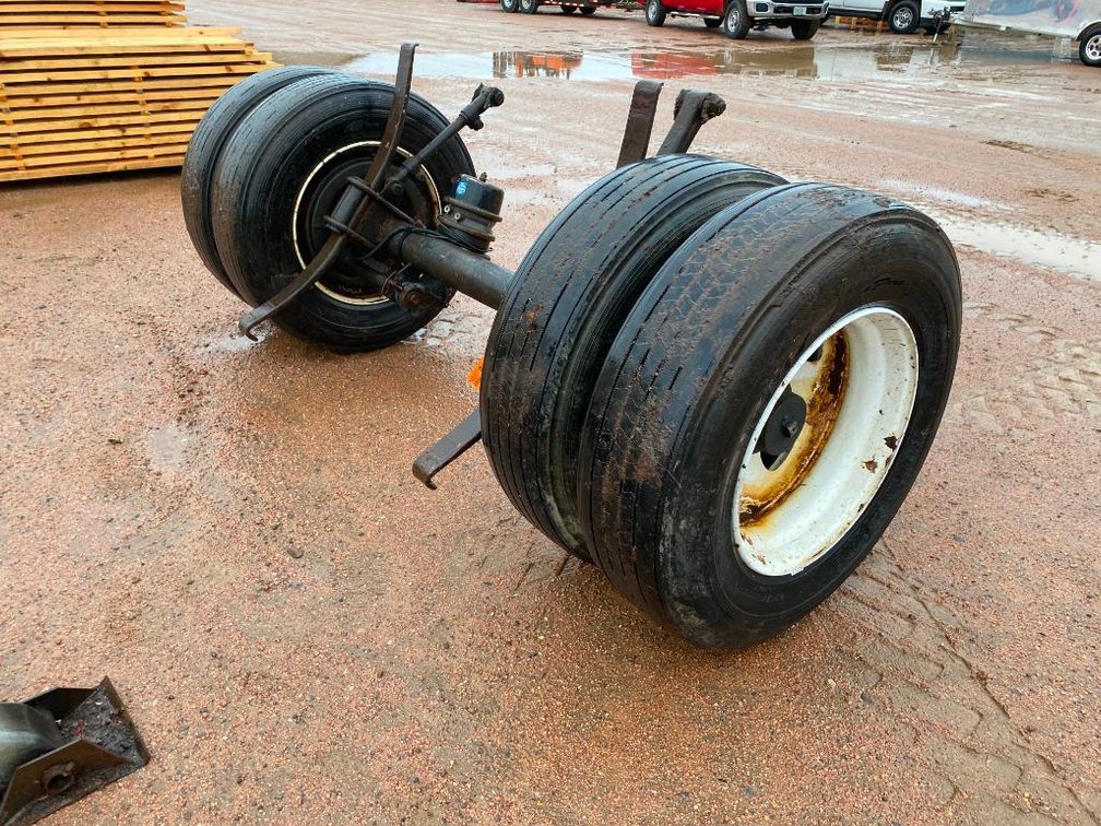 Dual Tandem Axle Off of Van Trailer
