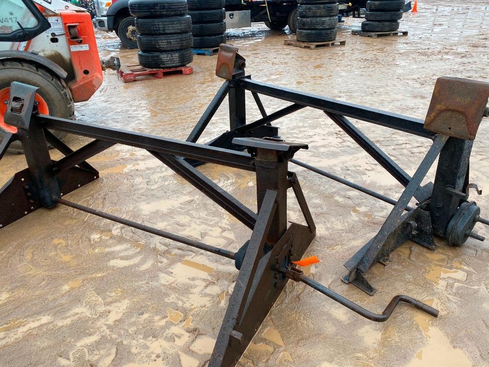 (2) Sets of Semi Trailer Landing Gear