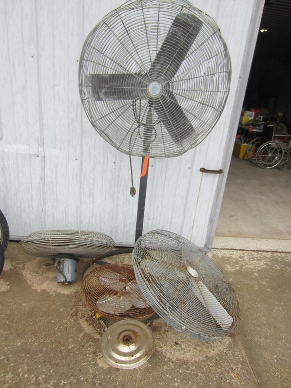 (4) Fans