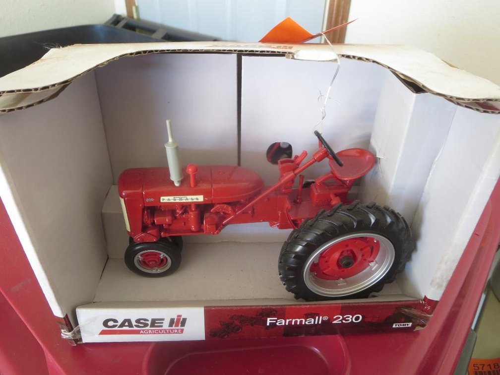 Case IH Farmall 230 Toy Tractor