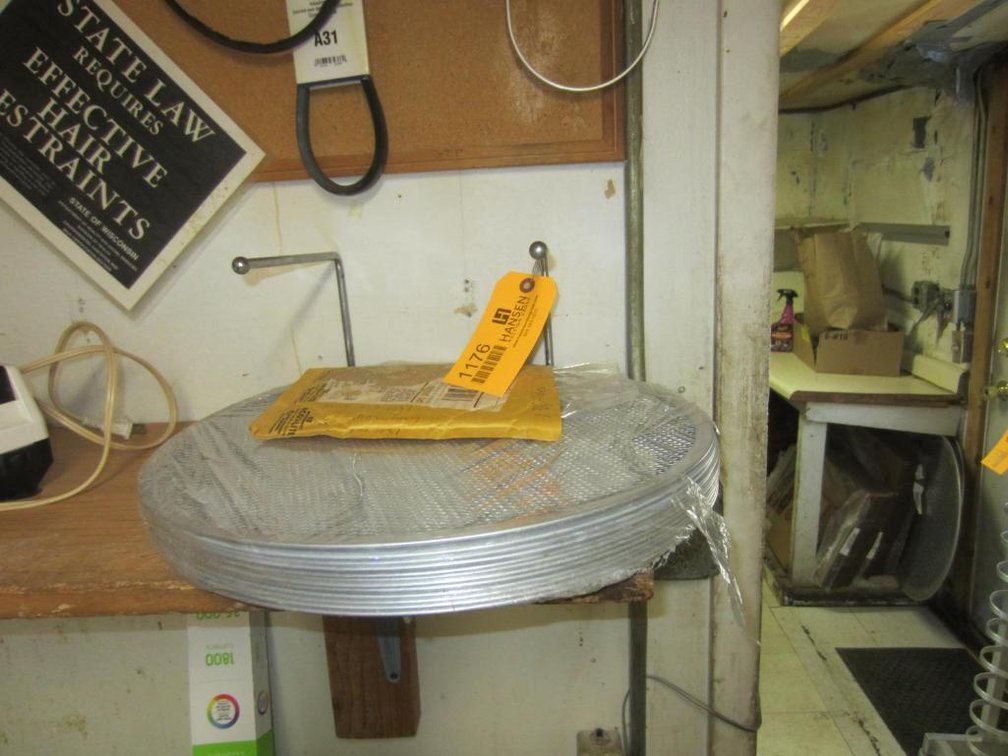 (12) New Aluminum Pizza Plates