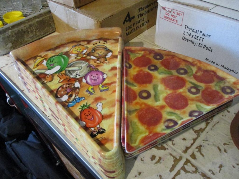 Plastic Pie Shape Pizza Serving Plates