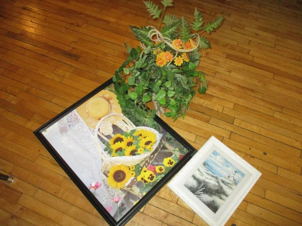 (2) Pictures and Fake Plant