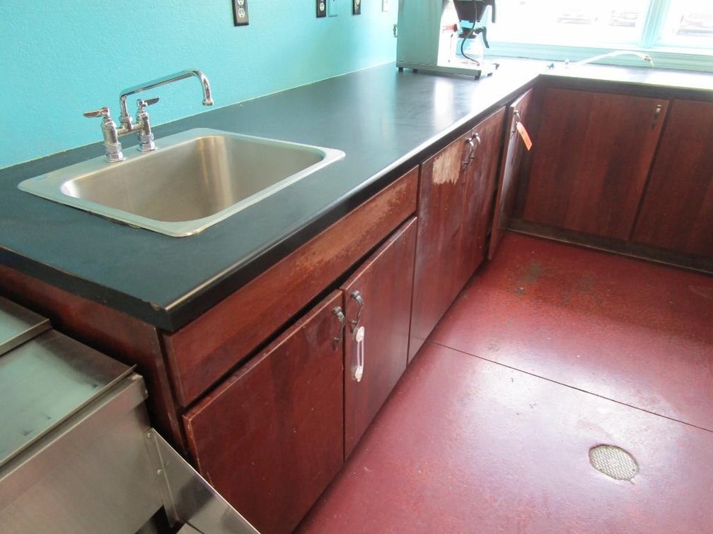 U Shaped Countertop and Cabinets with Stainless Steel Sink