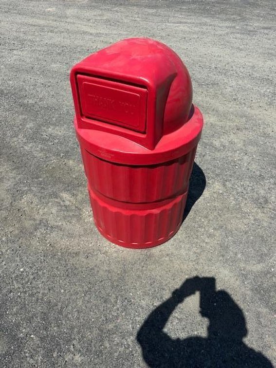 (8) Garbage Cans