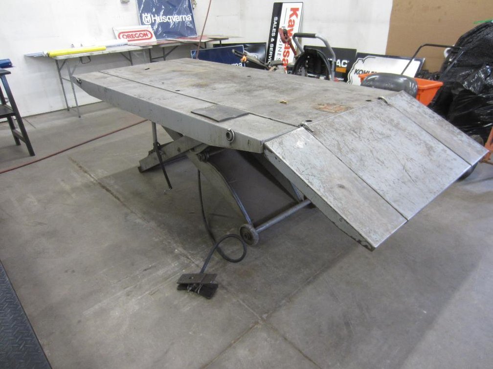 Pneumatic Motorcycle/ATV Lift