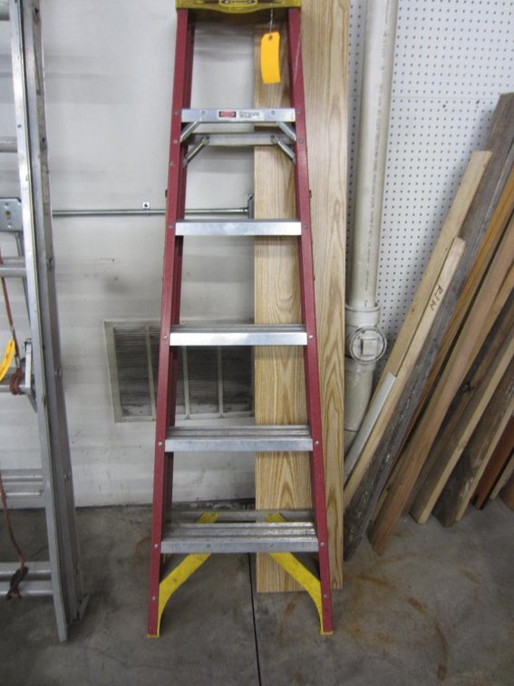 Werner Fiberglass FS206 Step Ladder