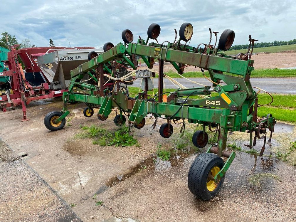 30' John Deere 845 Cultivator