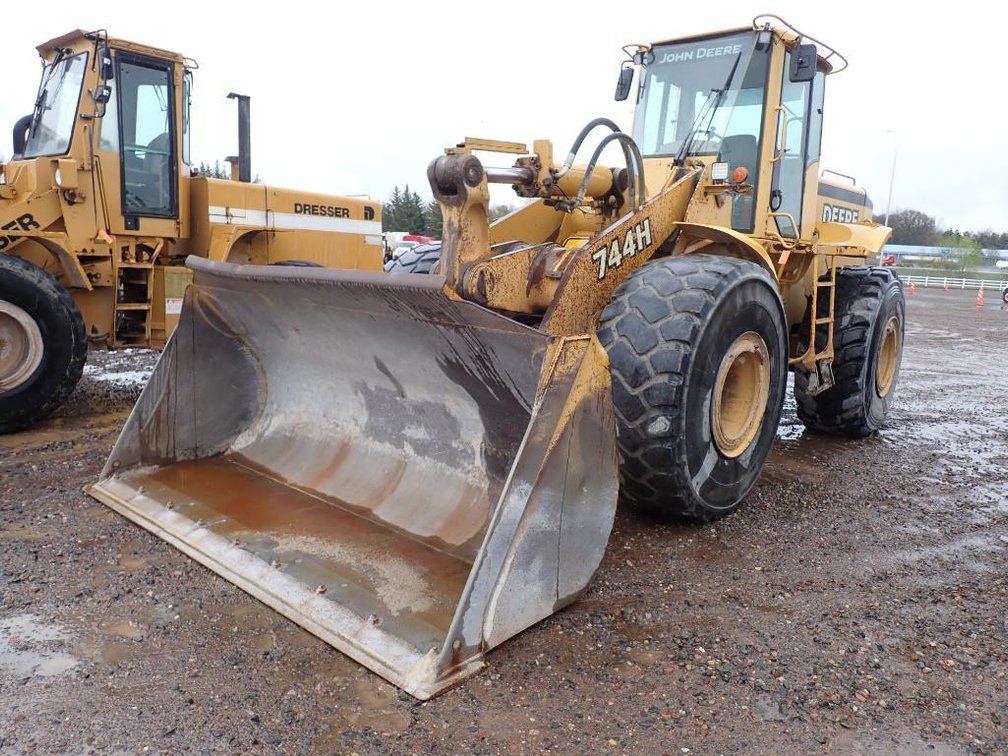 744A John Deere Loader