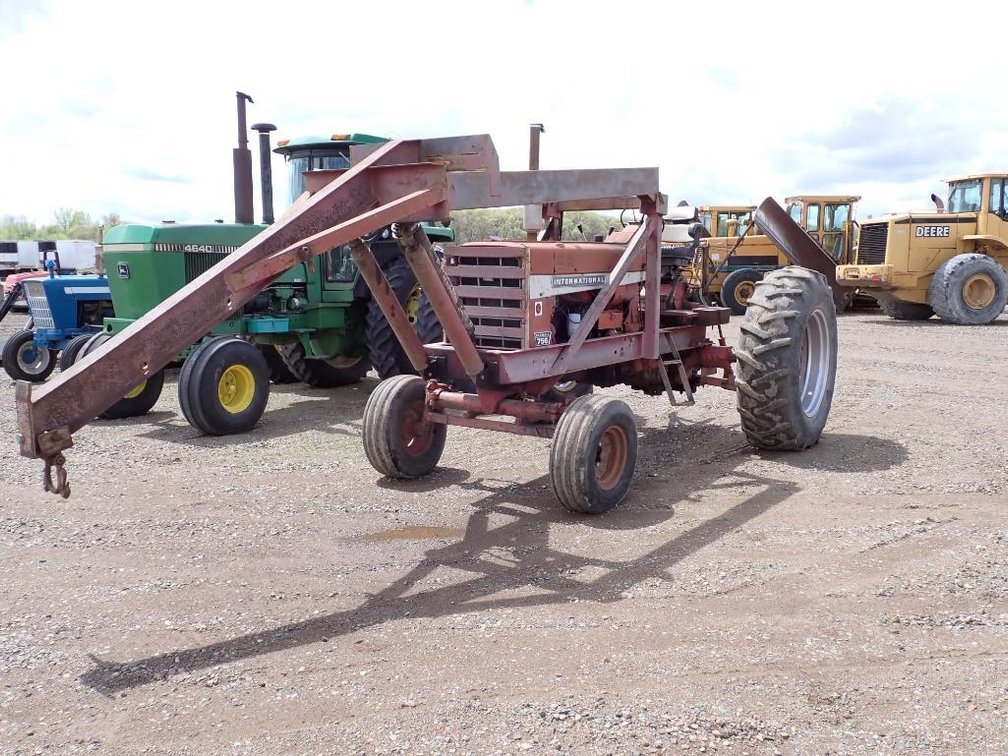 International 756 Tractor with Boom Loader