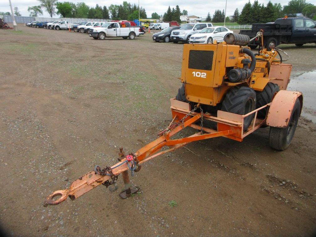 CASE Mini Sneaker 102 Puller with Trailer