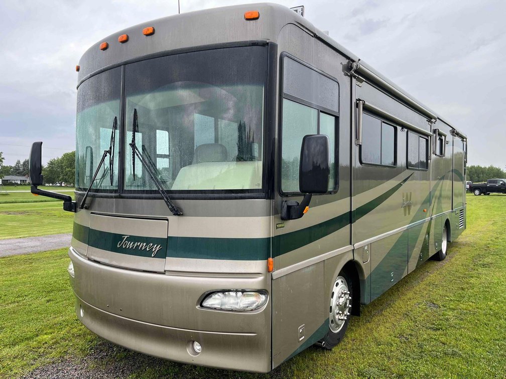 2004 Winnebago Journey 36' Class A Pusher RV (Has MN Salvage Title, Needs Inspection)