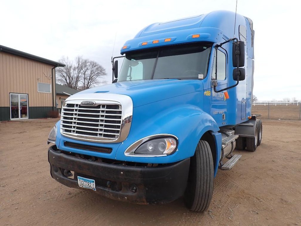 2007 Freightliner Semi (MN Title in Delay)