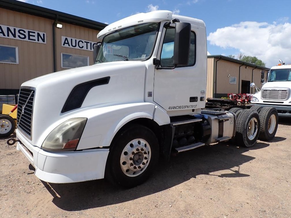 2015 Volvo Day Cab Truck (Has MN Title)