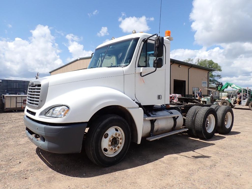 2007 Freightliner Day Cab Truck (Has MN Title)