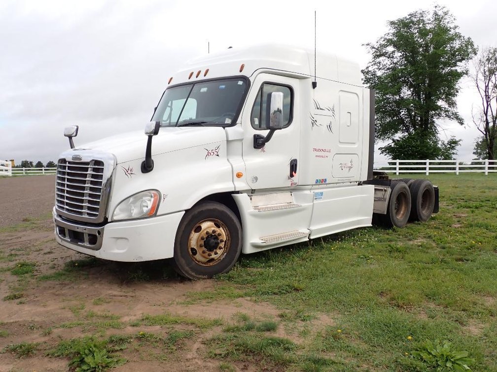2013 Freightliner Sleeper (Has MN Title in Delay)