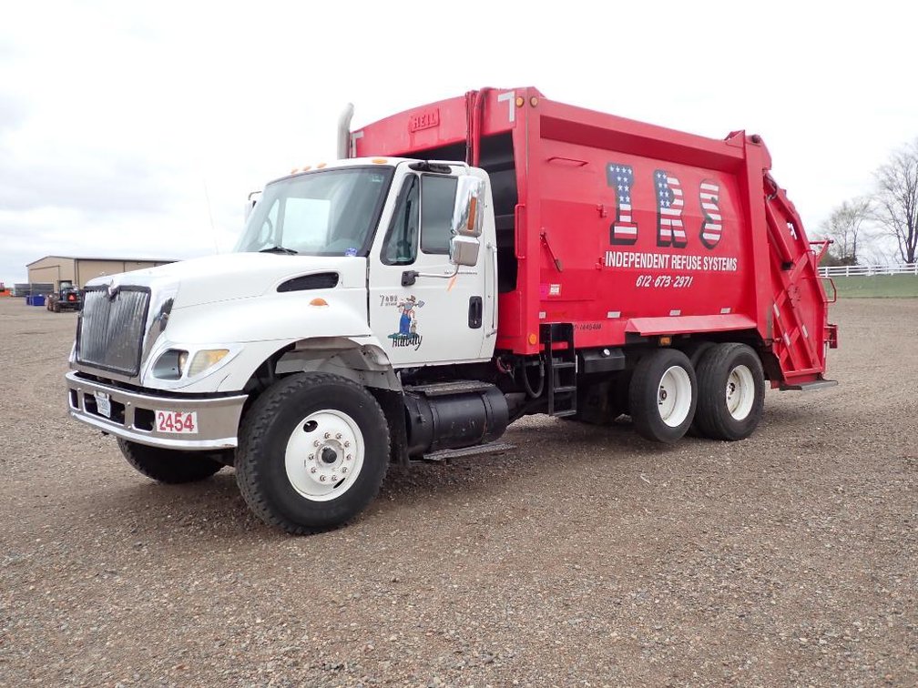 2005 International Garbage Truck (Has MN Title)