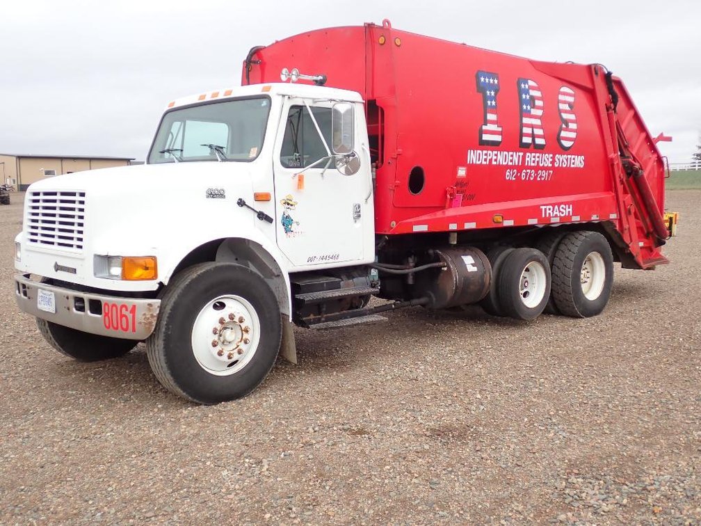 2002 International 4900 Garbage Truck (Has MN Title)
