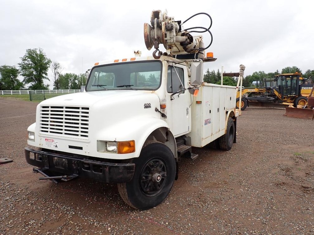 1999 International 4900 Digger Derrick Truck (Has MN Title)