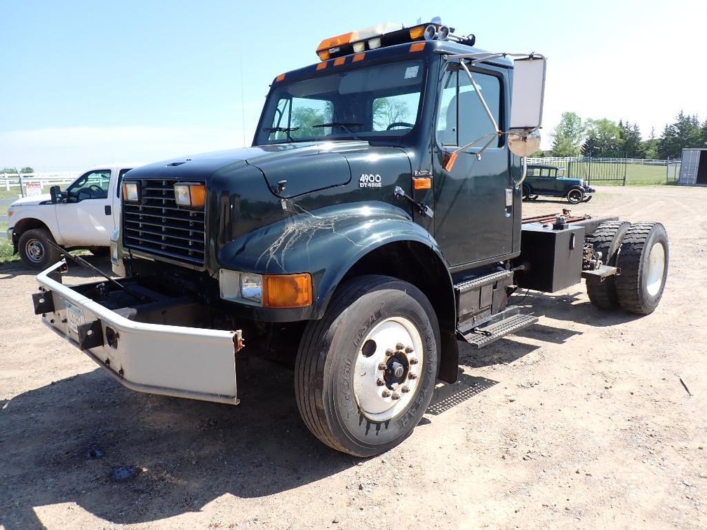 2002 International 4900 (MN Title in Delay) **Prior Salvage**