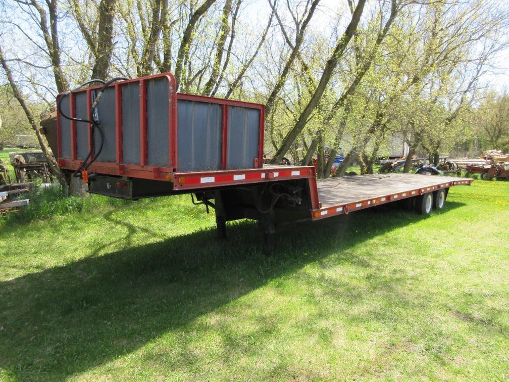 1977 40' Step Deck Tandem Dual Axle with Hydraulic Dovetail Semi Trailer (Has Title)