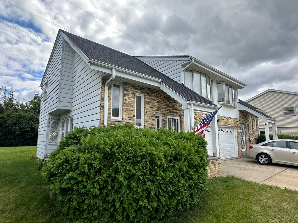 8983 & 8985 W Allerton Ave, Greenfield, WI 53228