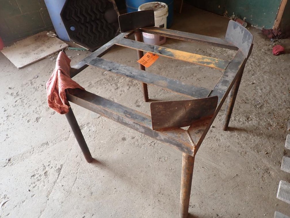 Metal Shop Stand